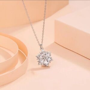Beautiful 925 Sterling Silver Zircon Snowflake Pendant Necklace